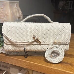 Few ModaTheia Woven Clutch NWOT With crossbody strap